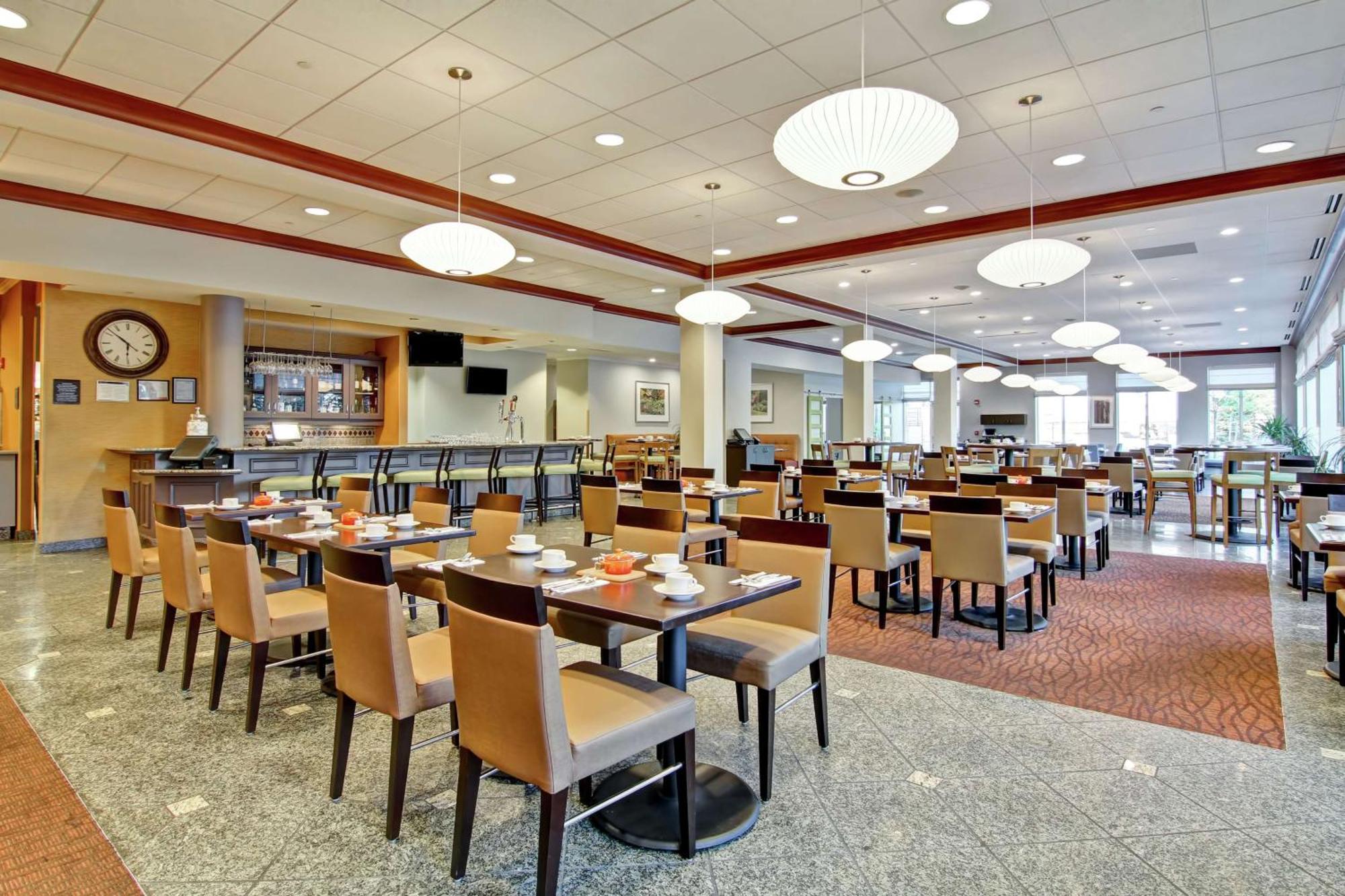 Hilton Garden Inn Ottawa Airport Bagian luar foto